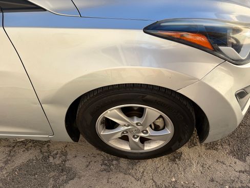 Used 2015 Hyundai Elantra SE FWD image 12