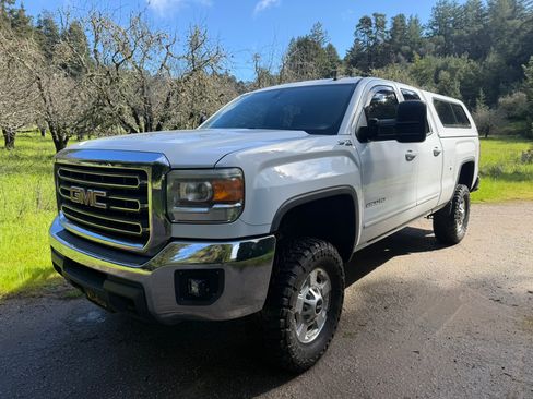 Used 2015 GMC Sierra 2500 SLE w/ SLE Preferred Package image 11