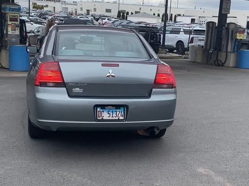 Used 2007 Mitsubishi Galant ES image 2