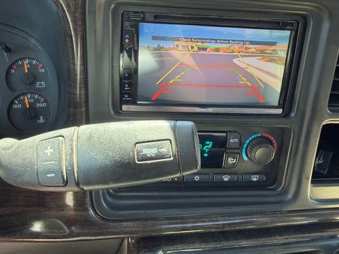 Used 2006 Chevrolet Silverado 2500 LT w/ Heavy-Duty Power Package AWD/4WD image 14