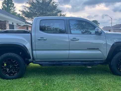 Used 2020 Toyota Tacoma TRD Off-Road AWD/4WD image 4