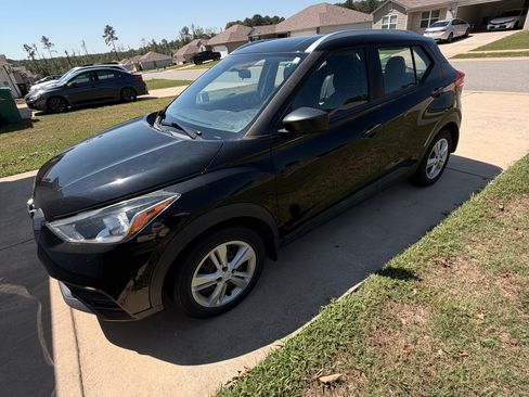 Used 2018 Nissan Kicks S FWD image 5