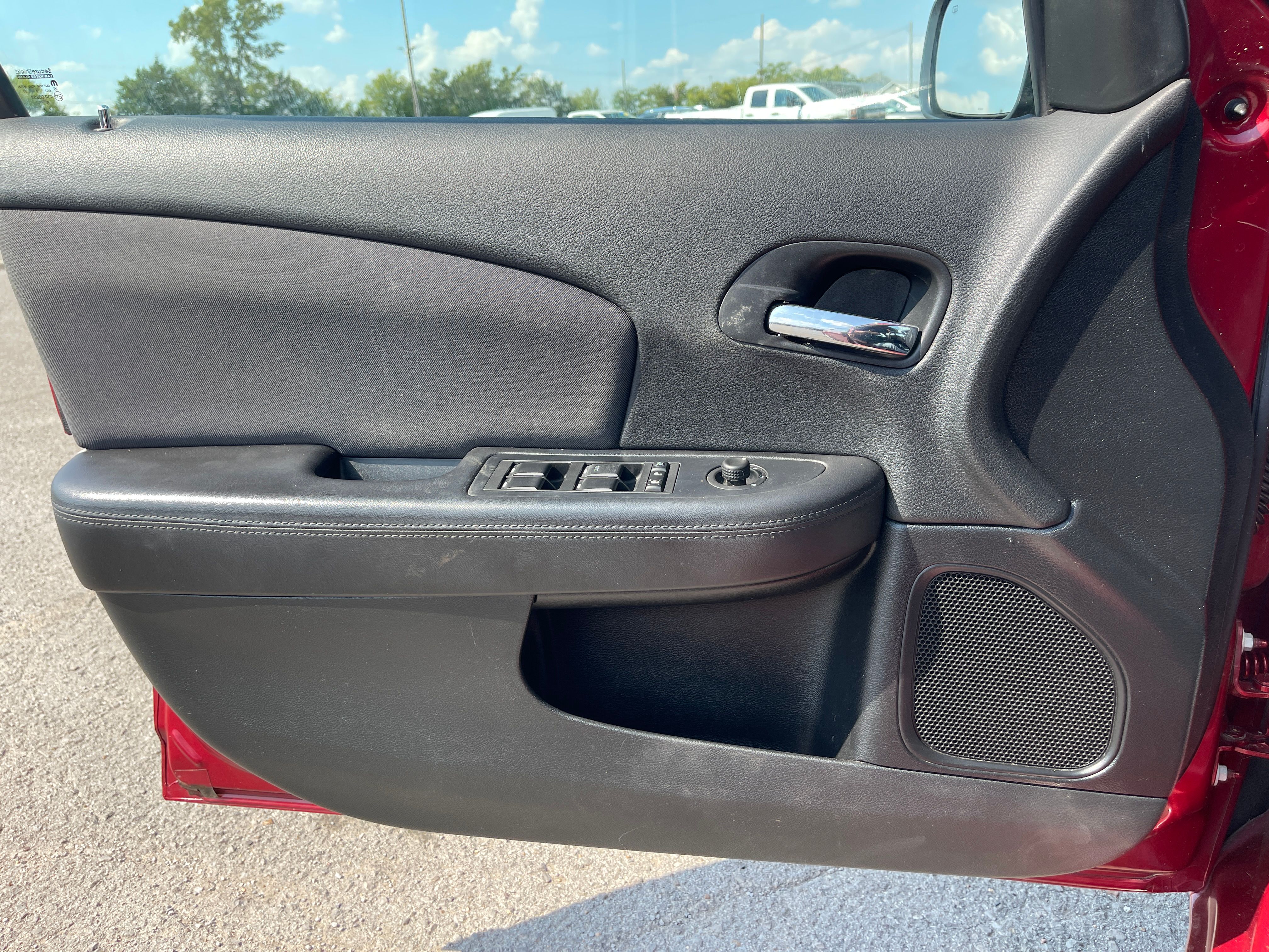 Used 2012 Chrysler 200 LX FWD image 5