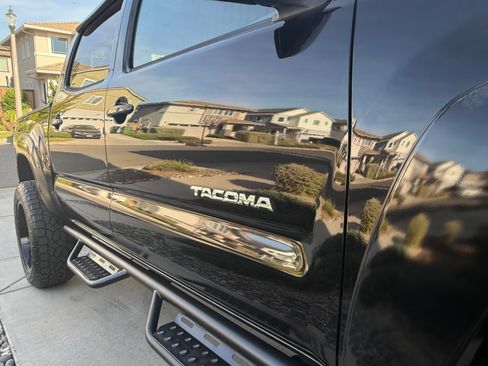 Used 2011 Toyota Tacoma 4x4 Double Cab w/ TRD Sport Pkg image 10