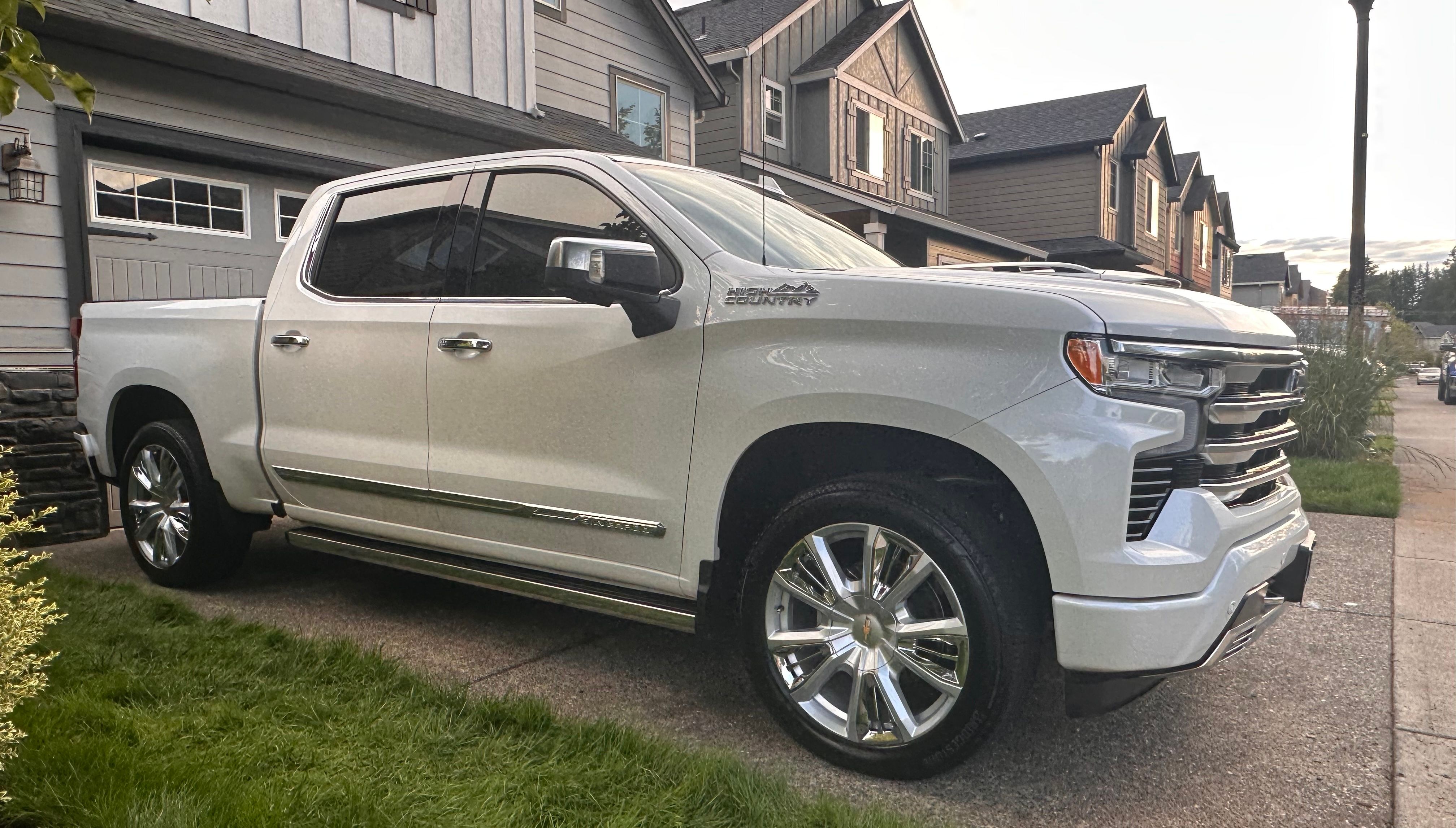 Used 2024 Chevrolet Silverado 1500 High Country w/ High Country Premium Package AWD/4WD image 6