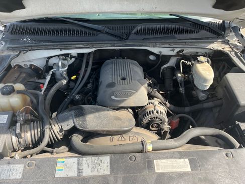 Used 2006 Chevrolet Silverado 2500 W/T w/ Snow Plow Prep Package AWD/4WD image 13