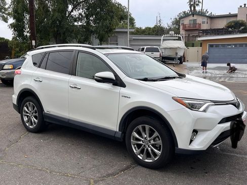 Used 2018 Toyota RAV4 Limited image 6