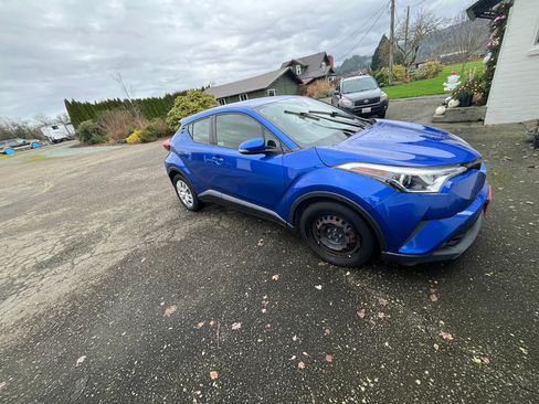 Used 2019 Toyota C-HR LE image 14