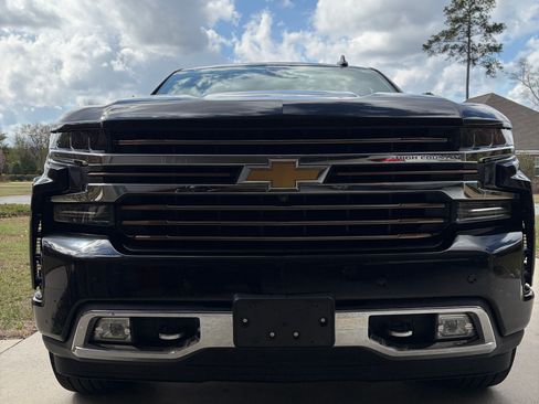 Used 2019 Chevrolet Silverado 1500 High Country w/ Technology Package image 2