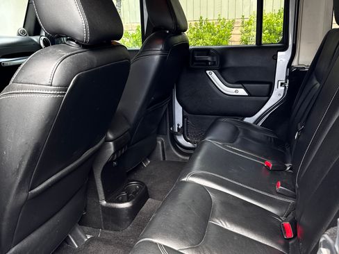 Used 2014 Jeep Wrangler Unlimited Sahara w/ Max Tow Package image 13