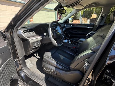 Used 2021 Jeep Grand Cherokee L Limited image 2