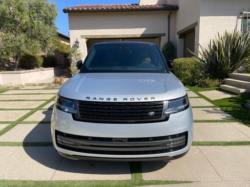 Used 2025 Land Rover Range Rover SE image 4
