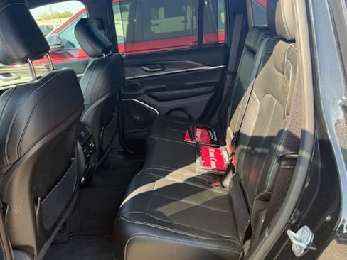 Used 2025 Jeep Grand Cherokee Limited 4xe image 9