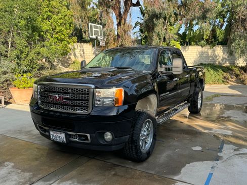 Used 2012 GMC Sierra 2500 Denali image 1