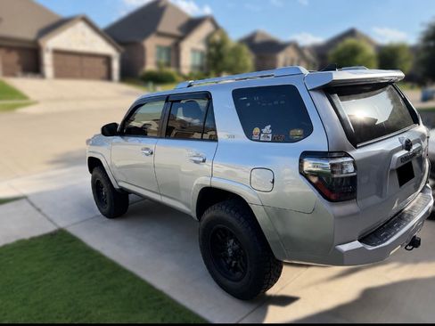 Used 2017 Toyota 4Runner SR5 Premium AWD/4WD image 2