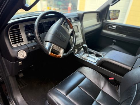 Used 2008 Lincoln Navigator Sport Utility 4D image 6