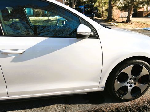 Used 2011 Volkswagen Golf 4-Door image 11