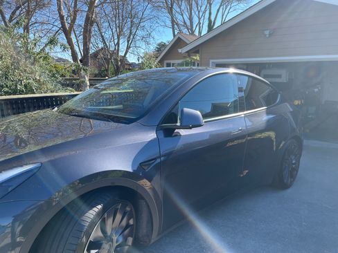 Used 2021 Tesla Model Y Performance image 8