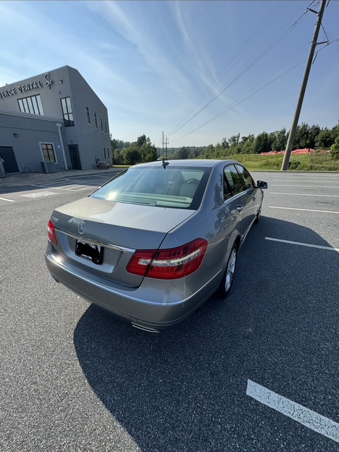 Used 2010 Mercedes-Benz E 550 Sedan image 12