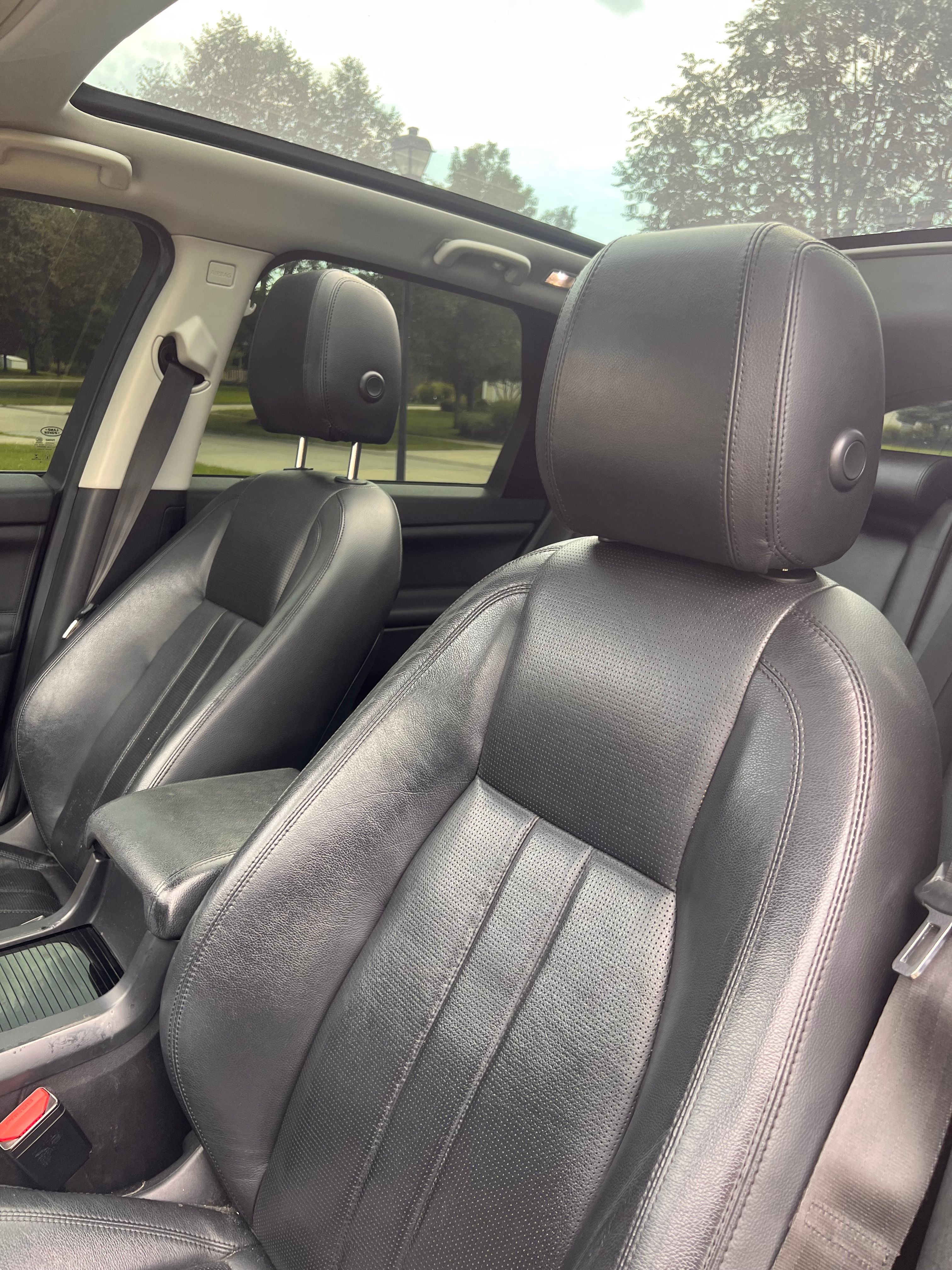 Used 2017 Land Rover Discovery Sport HSE AWD/4WD image 6