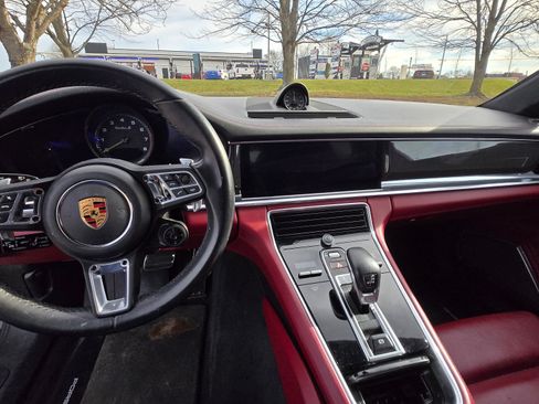 Used 2019 Porsche Panamera Turbo S image 6