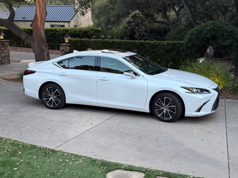 Used 2025 Lexus ES 300h w/ Premium Package FWD image 1