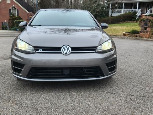 Used 2017 Volkswagen Golf R 4-Door image 10