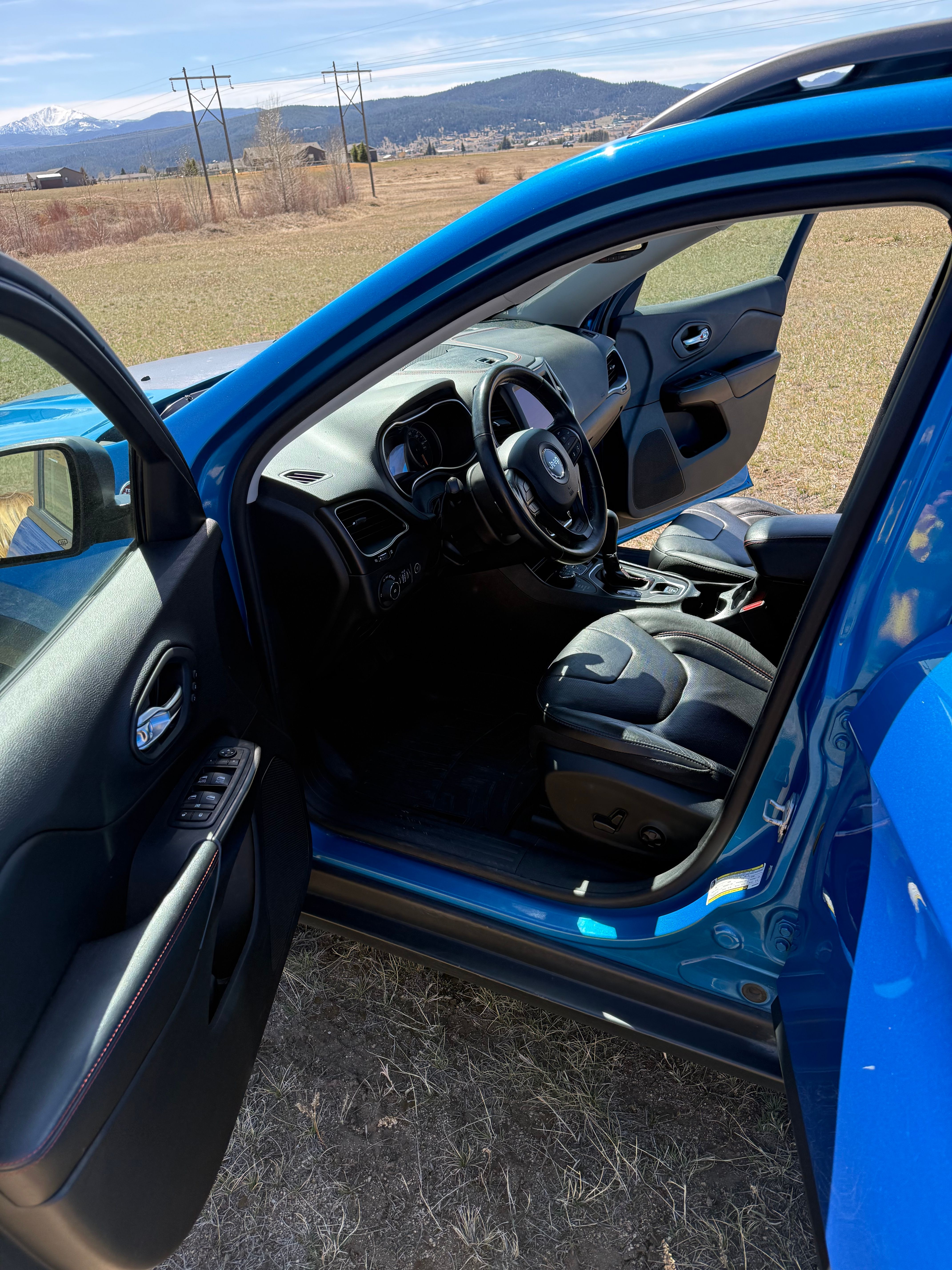 Used 2019 Jeep Cherokee Trailhawk AWD/4WD image 10
