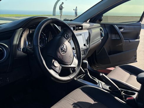 Used 2019 Toyota Corolla SE w/ SE Premium Package FWD image 12