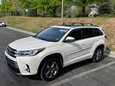 Used 2018 Toyota Highlander Limited Platinum AWD/4WD image 5