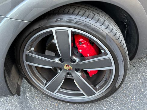 Used 2021 Porsche Cayenne GTS image 2