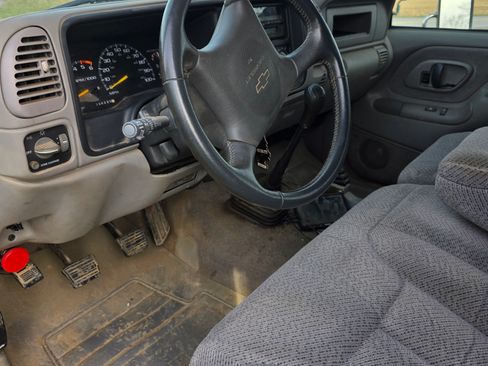 Used 2000 Chevrolet Silverado 3500 2WD Crew Cab w/ Preferred Equipment Group 2 image 6