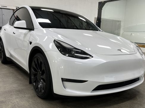 Used 2023 Tesla Model Y Performance image 5