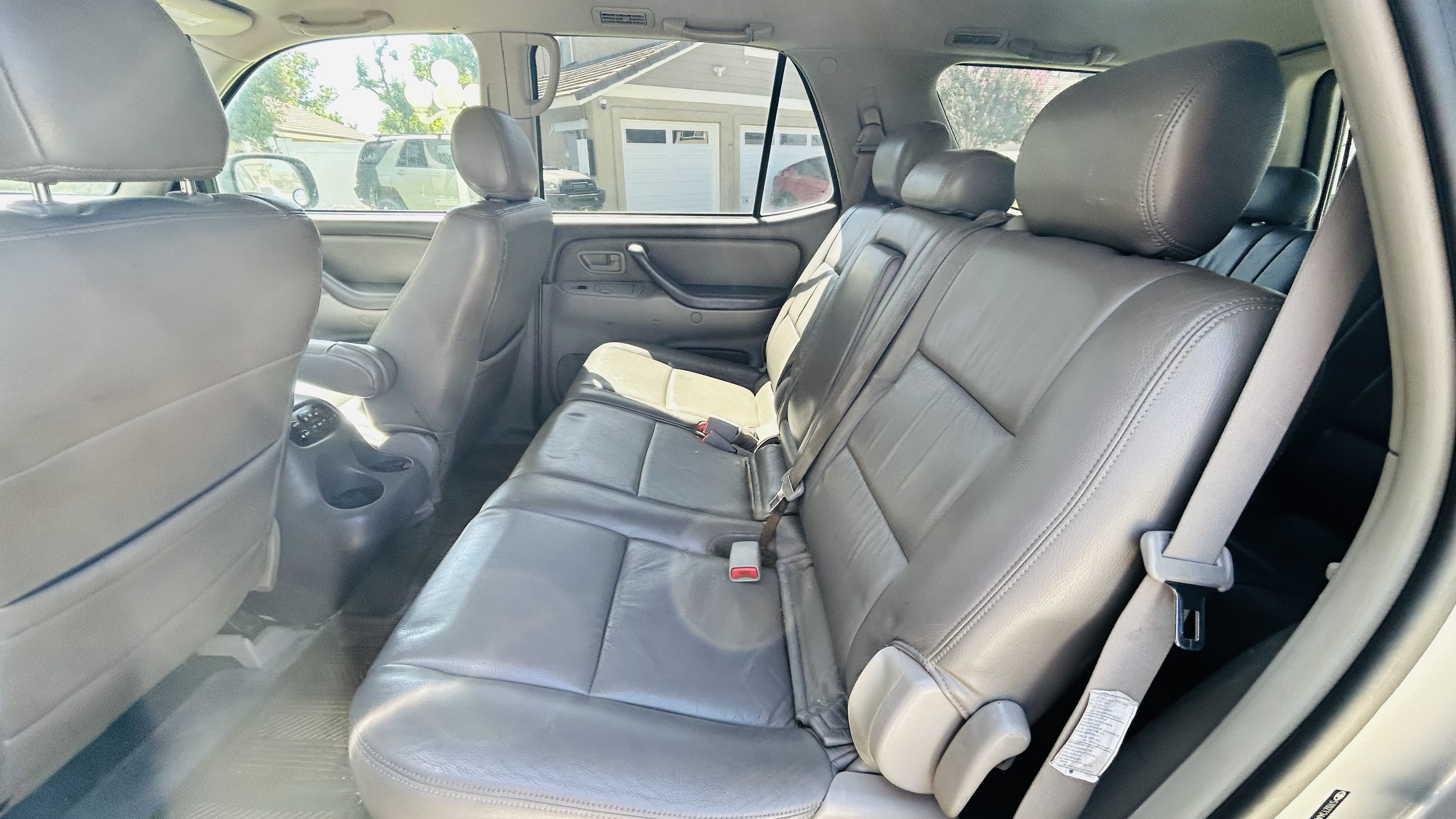 Used 2006 Toyota Sequoia SR5 w/ Towing Pkg RWD image 5