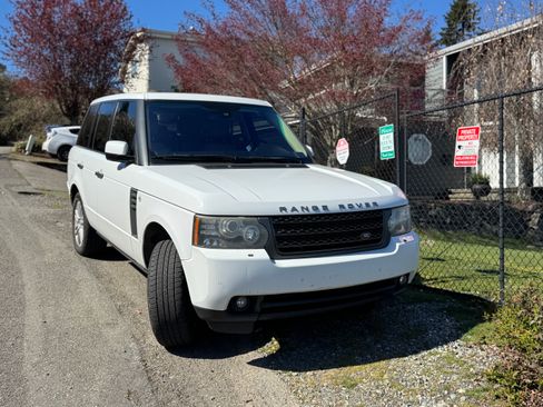 Used 2011 Land Rover Range Rover HSE image 12