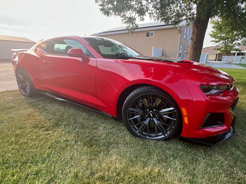 Used 2019 Chevrolet Camaro ZL1 RWD image 8