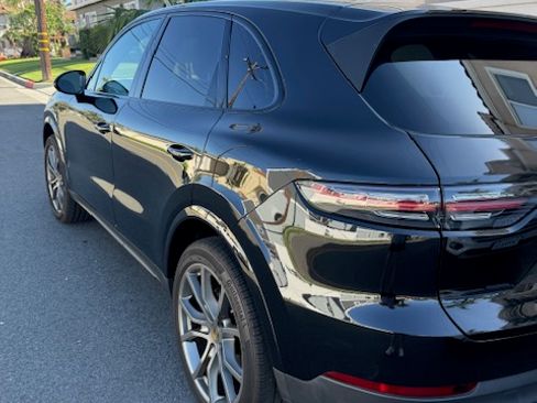 Used 2023 Porsche Cayenne Platinum Edition image 9