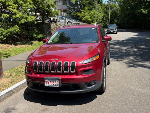 Used 2015 Jeep Cherokee Latitude w/ Comfort/Convenience Group AWD/4WD image 11