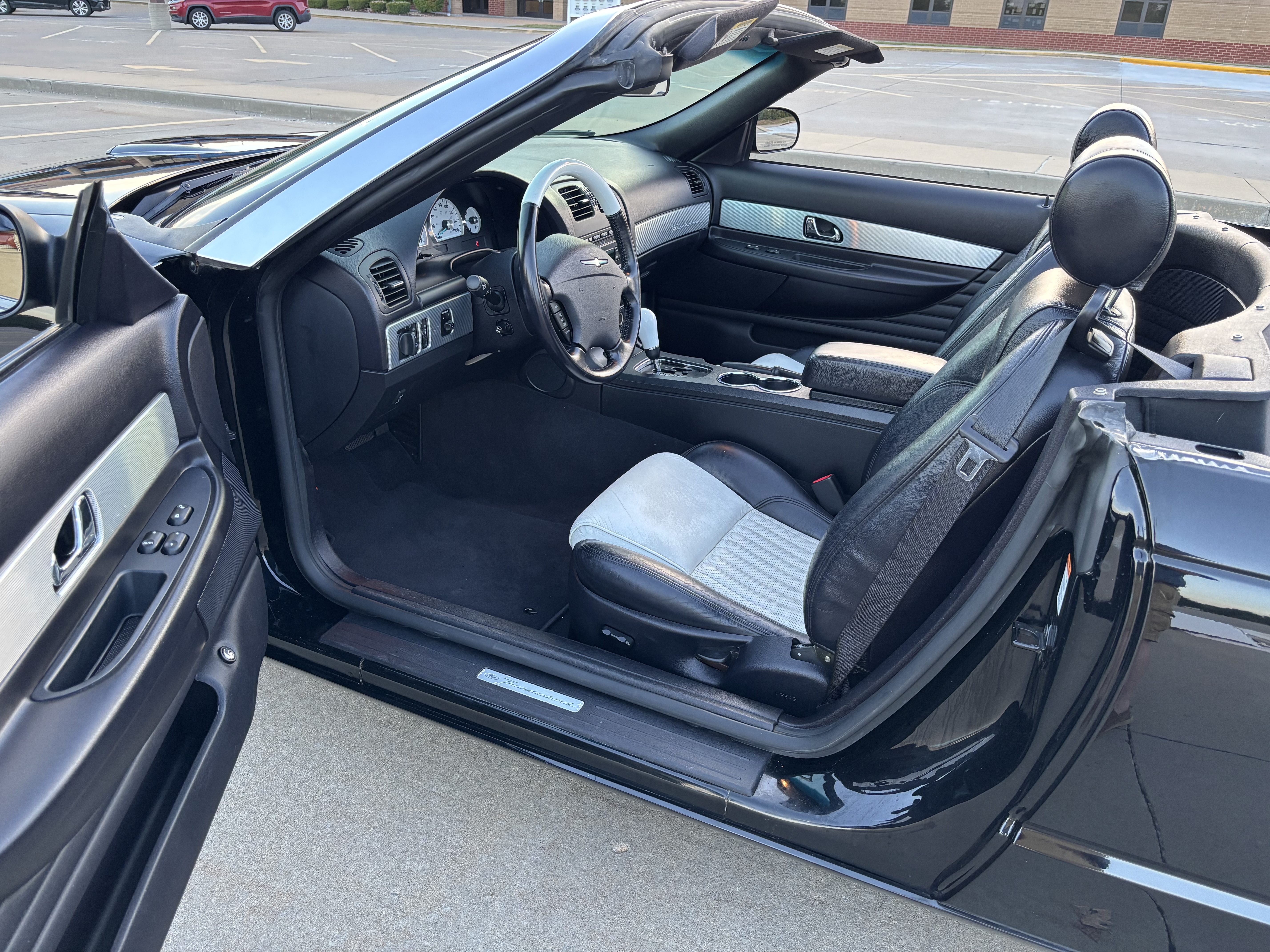 Used 2004 Ford Thunderbird RWD image 17