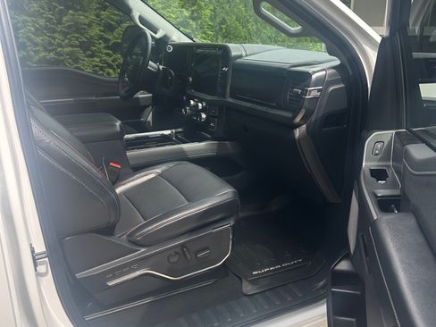 Used 2024 Ford F350 Lariat w/ Lariat Ultimate Package AWD/4WD image 10