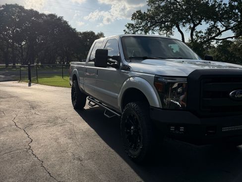 Used 2015 Ford F250 Lariat w/ Lariat Ultimate Package AWD/4WD image 5