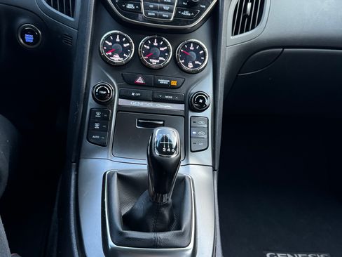 Used 2015 Hyundai Genesis 3.8 image 17