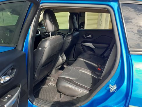 Used 2018 Jeep Cherokee Trailhawk w/ Quick Order Package 27L image 11