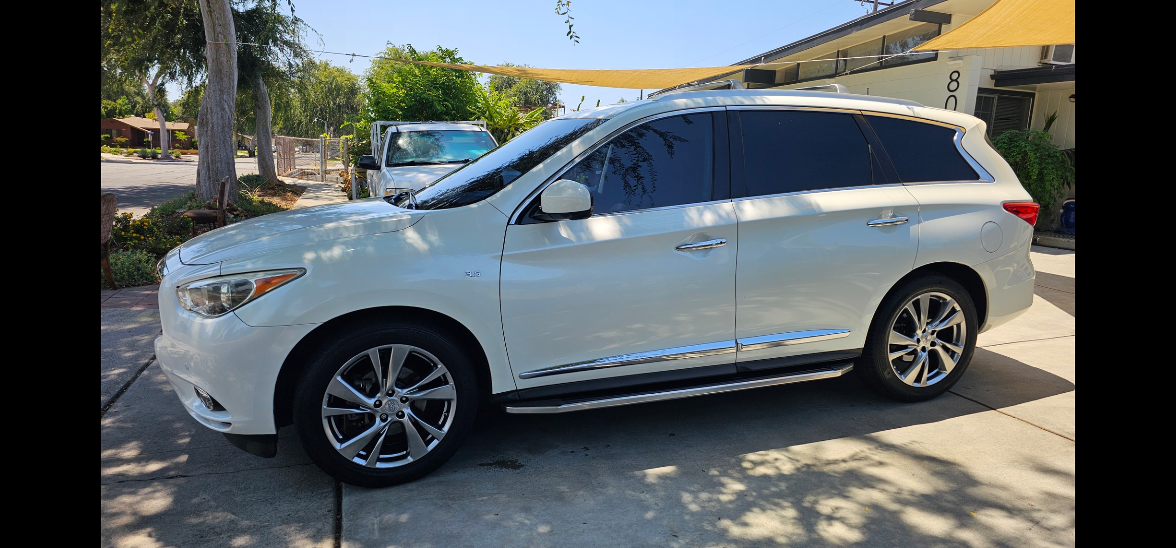 Used 2015 INFINITI QX60 FWD w/ Deluxe Touring Package image 2