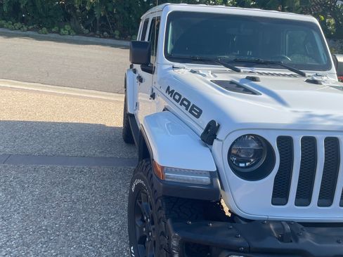 Used 2018 Jeep Wrangler Unlimited Sahara w/ Quick Order Package 24M Moab AWD/4WD image 4
