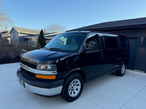 Used 2014 Chevrolet Express 1500 image 2