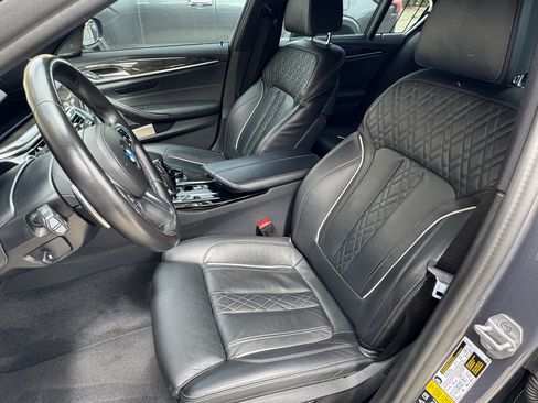 Used 2022 BMW M550i xDrive w/ Executive Package AWD/4WD image 8