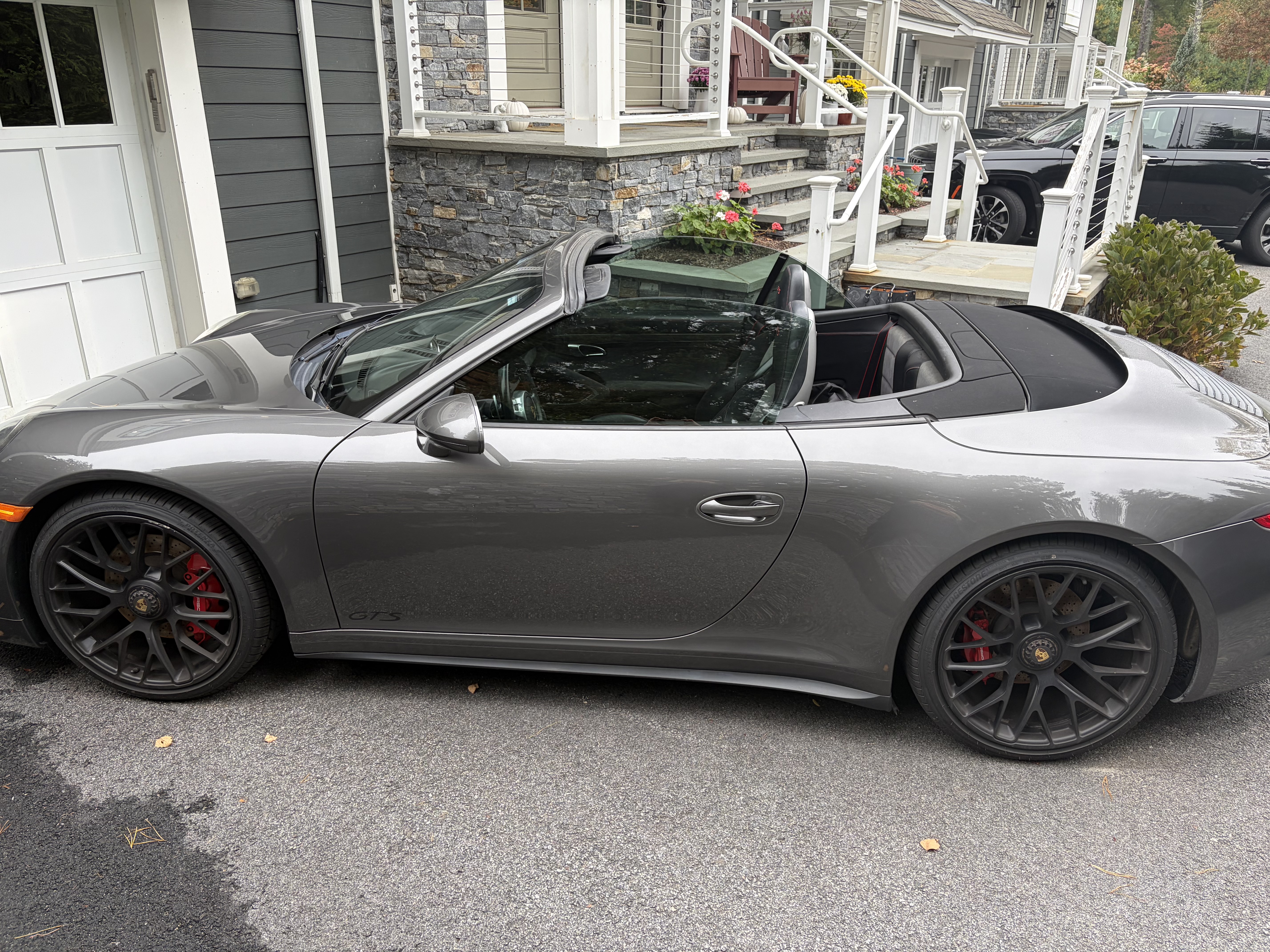 Used 2016 Porsche 911 Carrera 4 GTS AWD/4WD image 1