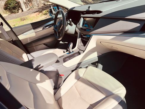 Used 2018 Cadillac XT5 Luxury w/ Driver Awareness Package image 2