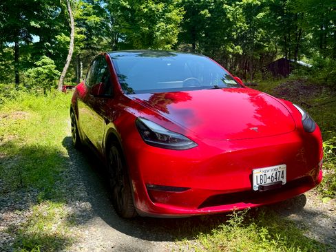 Used 2023 Tesla Model Y Performance AWD/4WD image 9